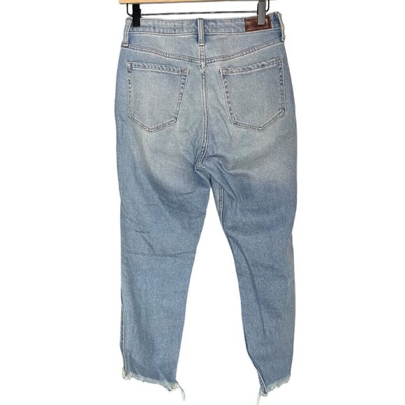 Hollister Women 27x25 Ultra High Rise Mom Jean Light Wash Super Distressed Denim - Picture 4 of 7